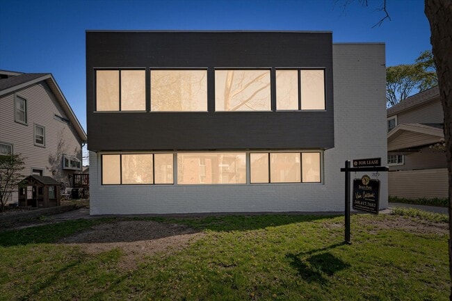 Building Photo - 709 Ann St