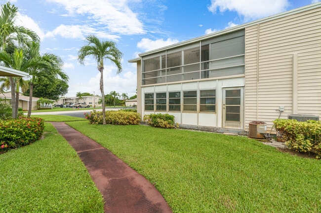 Building Photo - 410 NE 17th Ave