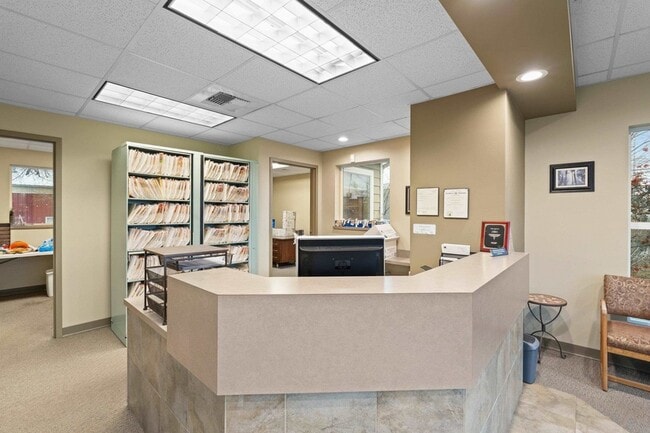 Building Photo - 107 E Holland Ave