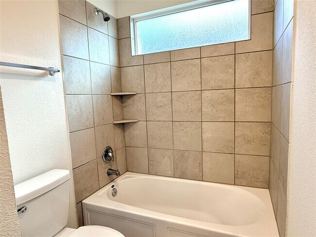 Building Photo - 289 Sormonne Lp