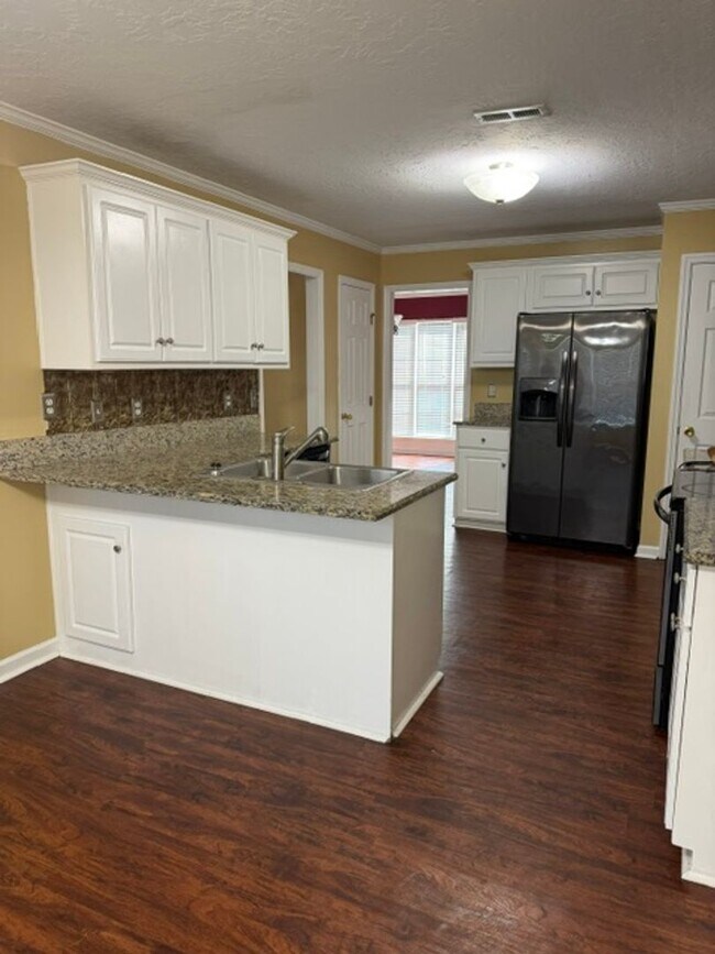 Building Photo - 1832 Heathers Way