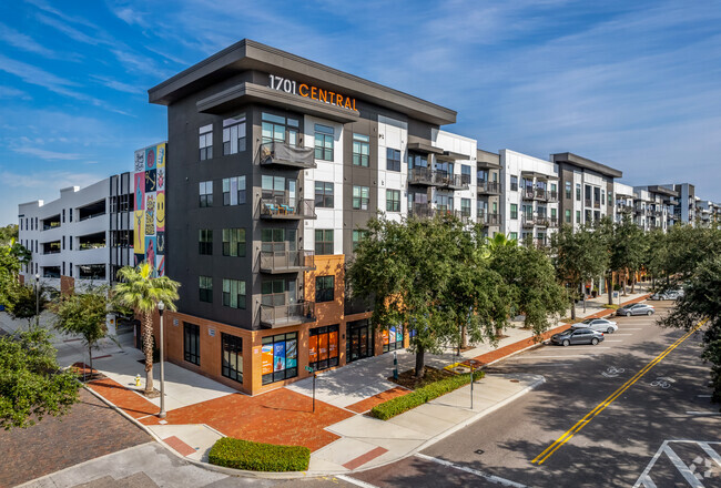 Building Photo - 1701 Central Apartments