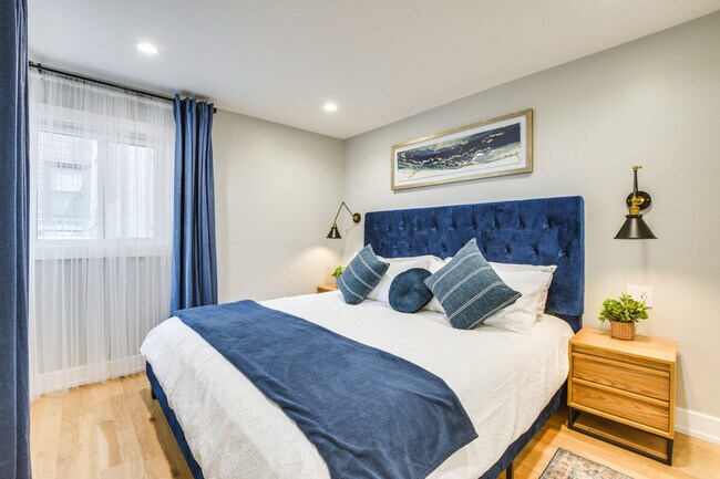 Building Photo - 6242 N Kenmore Ave