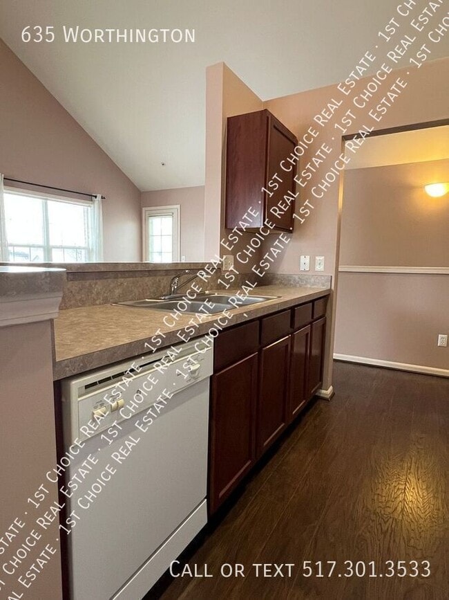 Building Photo - 635 Worthington-