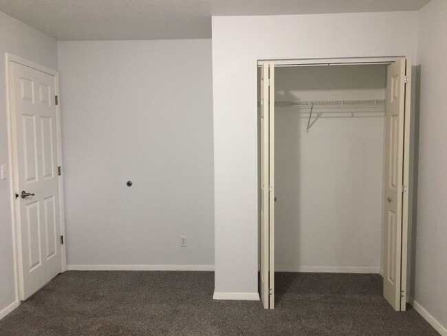 Building Photo - 733/739 Stephens Dr