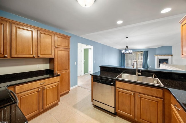 Building Photo - 14230 Moravian Manor Cir