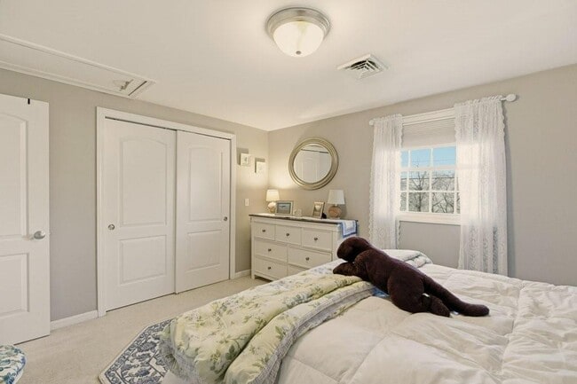 Building Photo - 5 Leland Point Dr