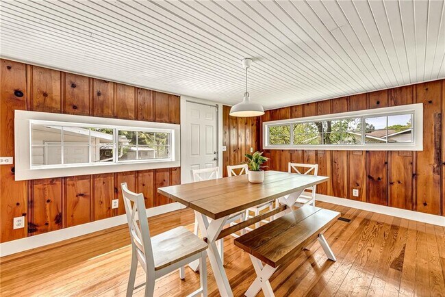 Building Photo - 801 NW C St