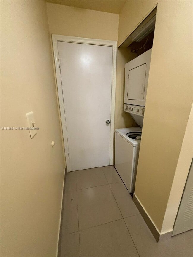Building Photo - 6427 SW 132nd Ct Cir
