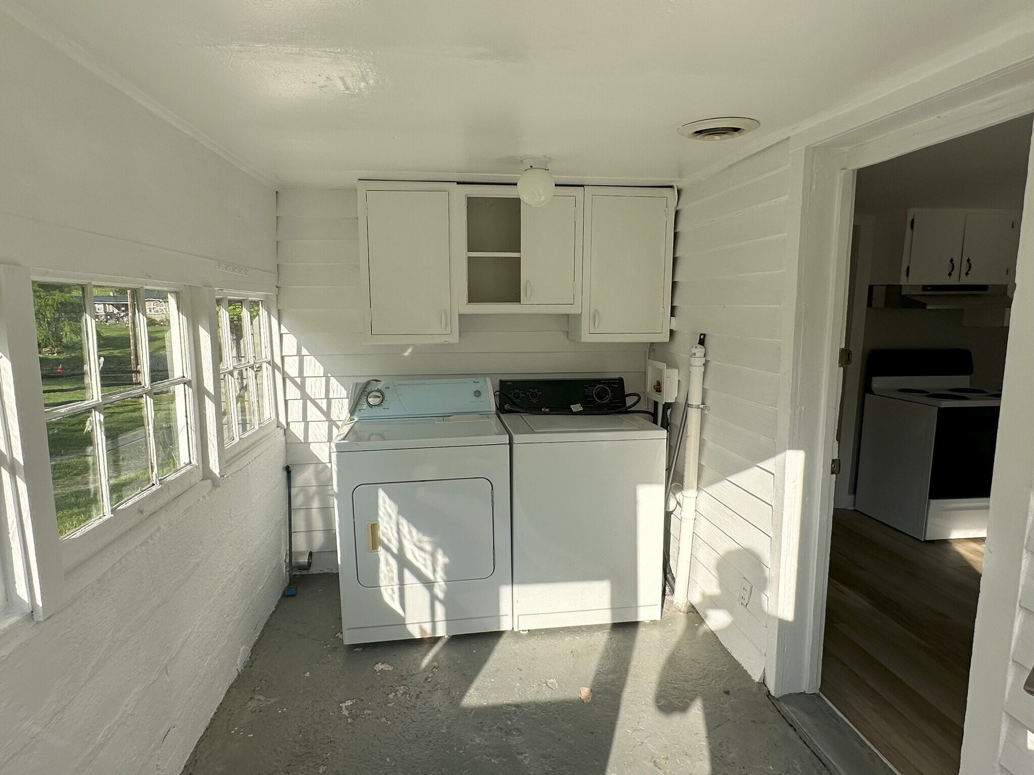 Entry/mudroom/laundry - 11414 Goose Creek Rd