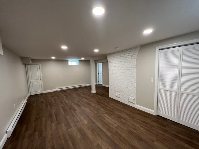 Building Photo - 296 Oak St