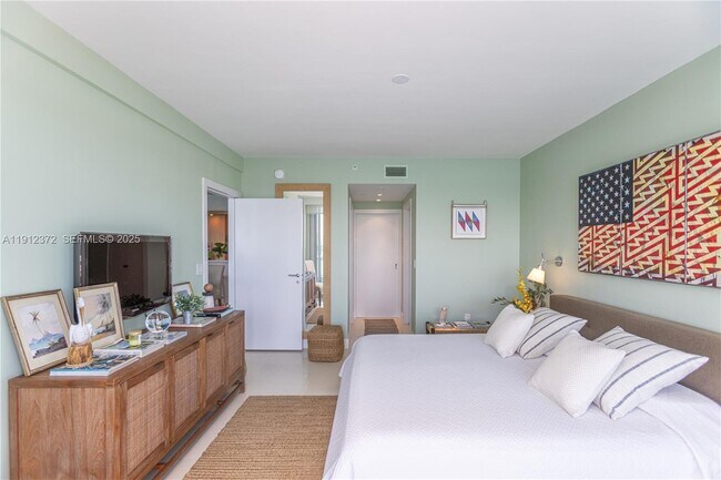 Building Photo - 520 West Ave