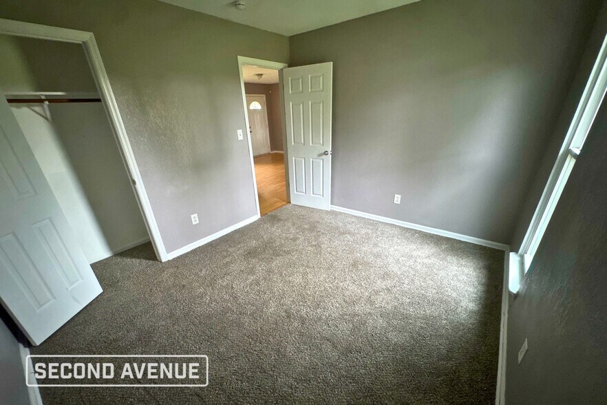 Building Photo - 1005 Jennifer Dr