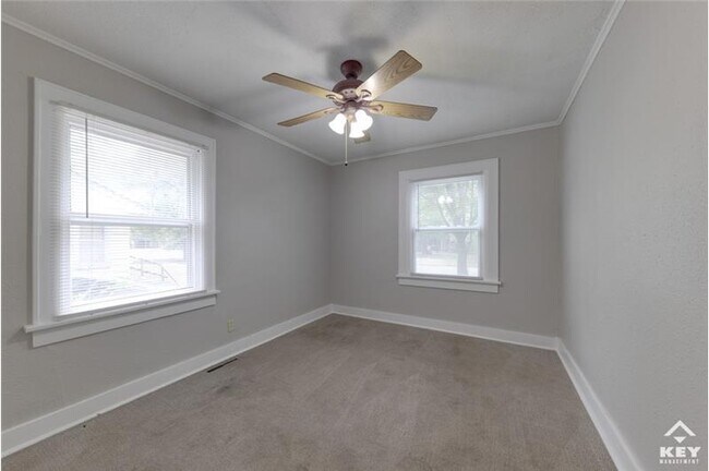 Building Photo - 705 S Pershing Ave