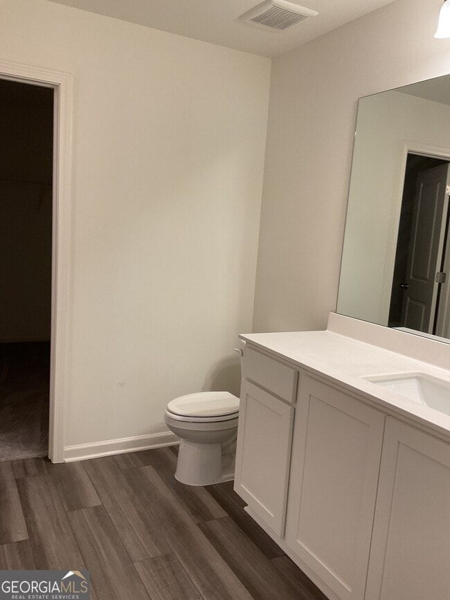 Building Photo - 305 Pond Ct