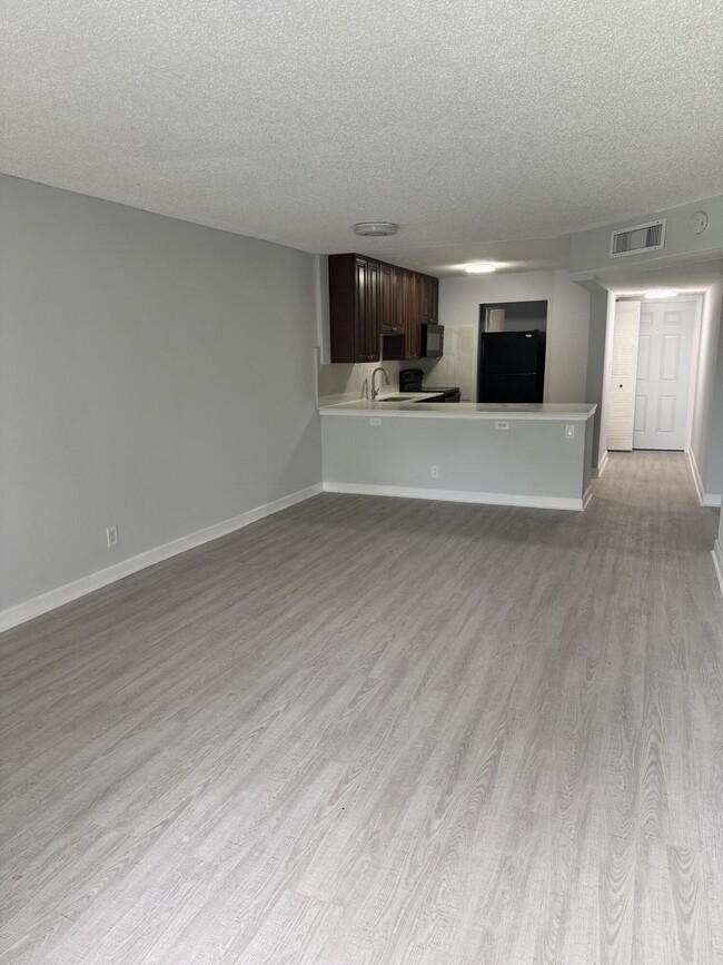 Building Photo - 7820 S Colony Cir