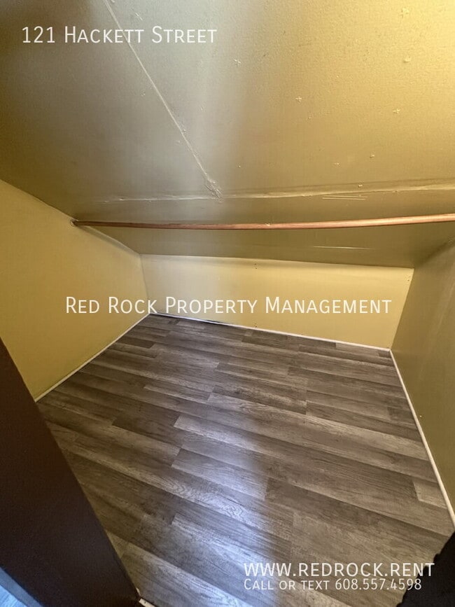 Building Photo - 121 Hackett St