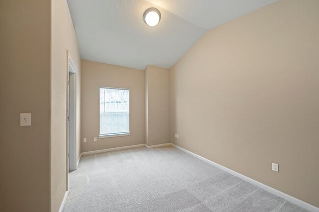 Building Photo - 1150 SW 170th Ave