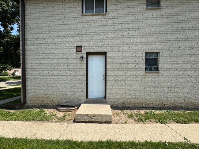 Building Photo - 9335 W Sheridan Ave