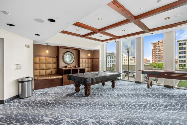 Building Photo - 500 Throckmorton St