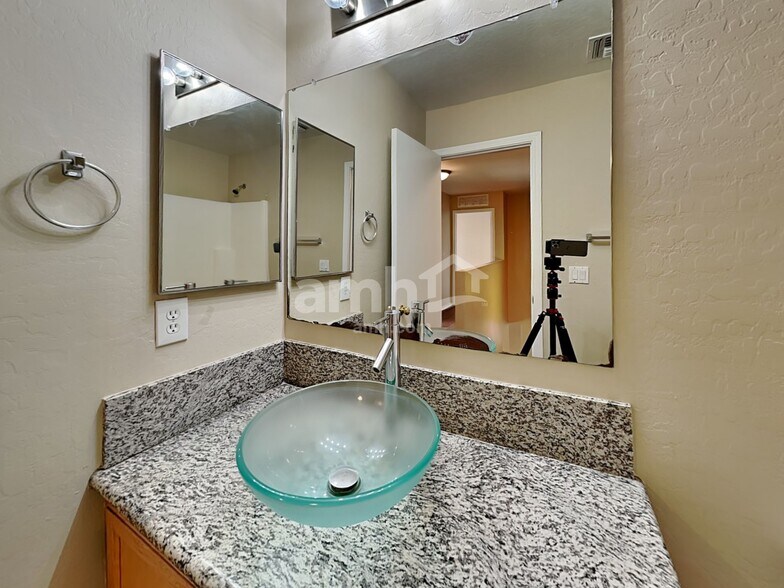 Building Photo - 3131 W Alta Vista Rd