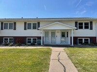 Building Photo - 1 Bedroom, 1 Bathroom Townhouse in LeClaire, IA