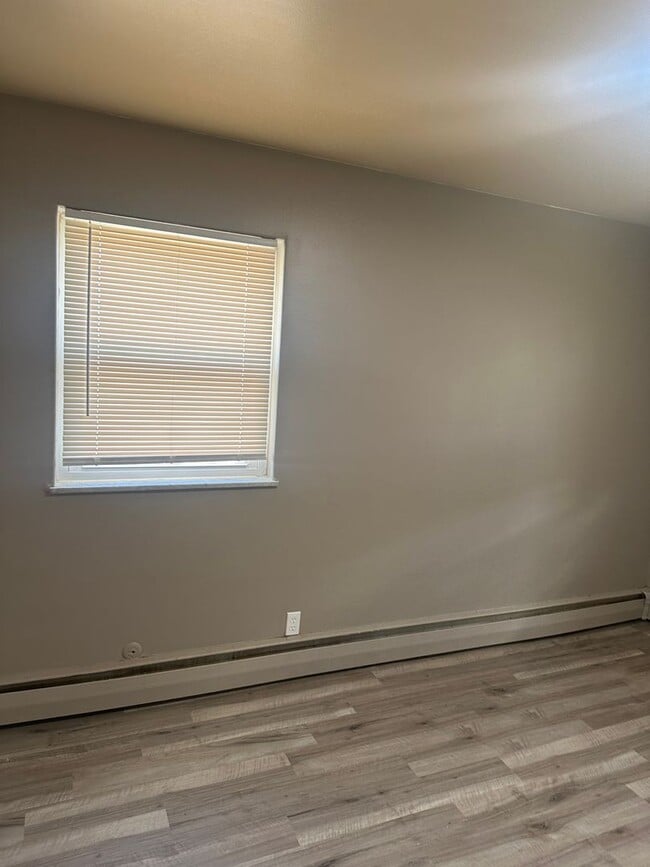 Building Photo - 5907 Staughton Dr