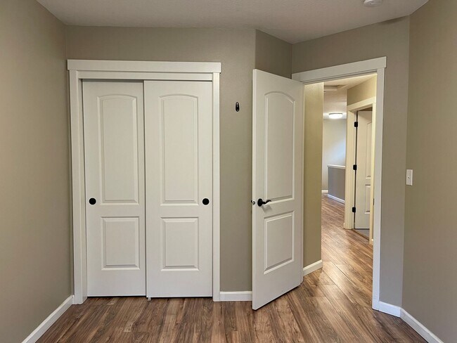 Building Photo - Spacious 3 Bedroom Home with Fenced Yard, Patio, and 2-Car Garage Near Mill Plain.