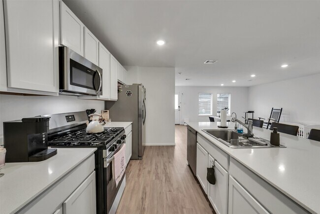 Building Photo - 27110 Breakaway Ln