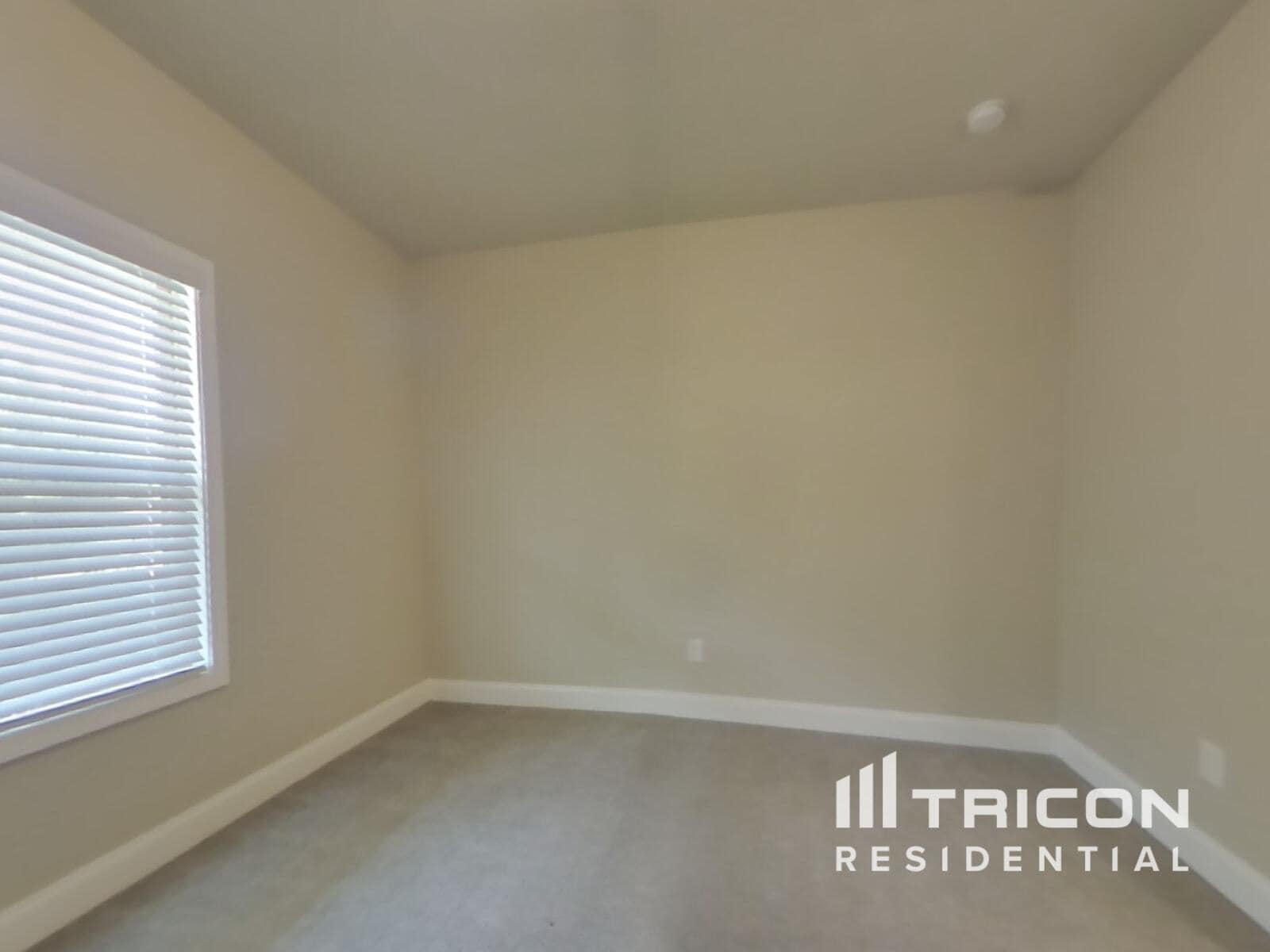 Building Photo - 8315 Loch Lomand Ln