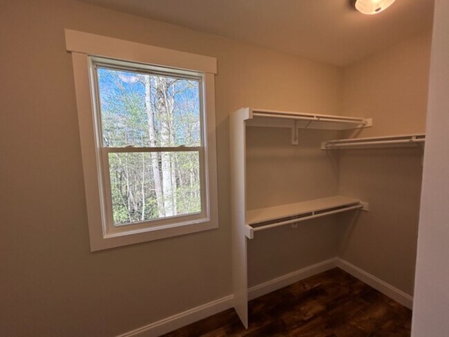 Building Photo - Well Maintained Home