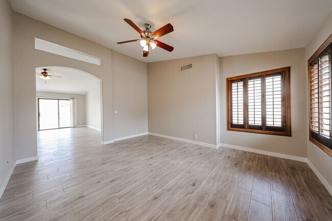 Building Photo - Welcome to this Charming 3 BEDROOM , 2 BAT...