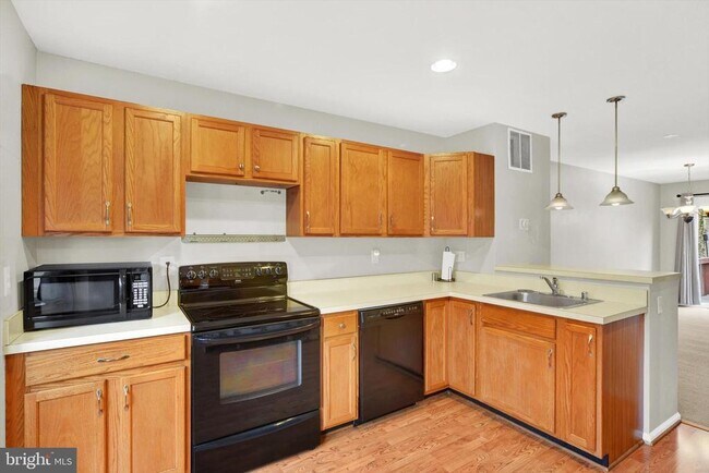 Building Photo - 6 Carob Ct