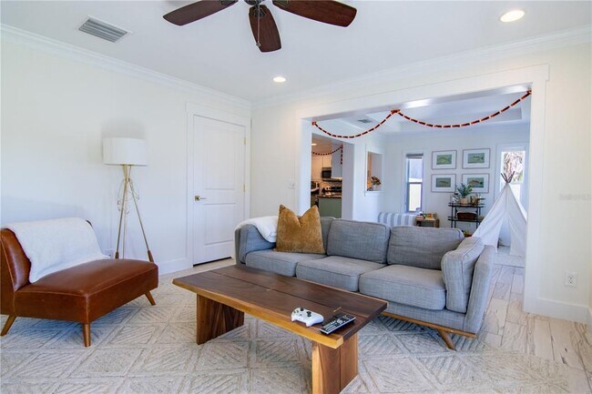 Building Photo - 600 43rd Ave NE