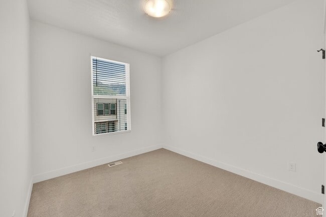 Building Photo - 570 Sego Wy