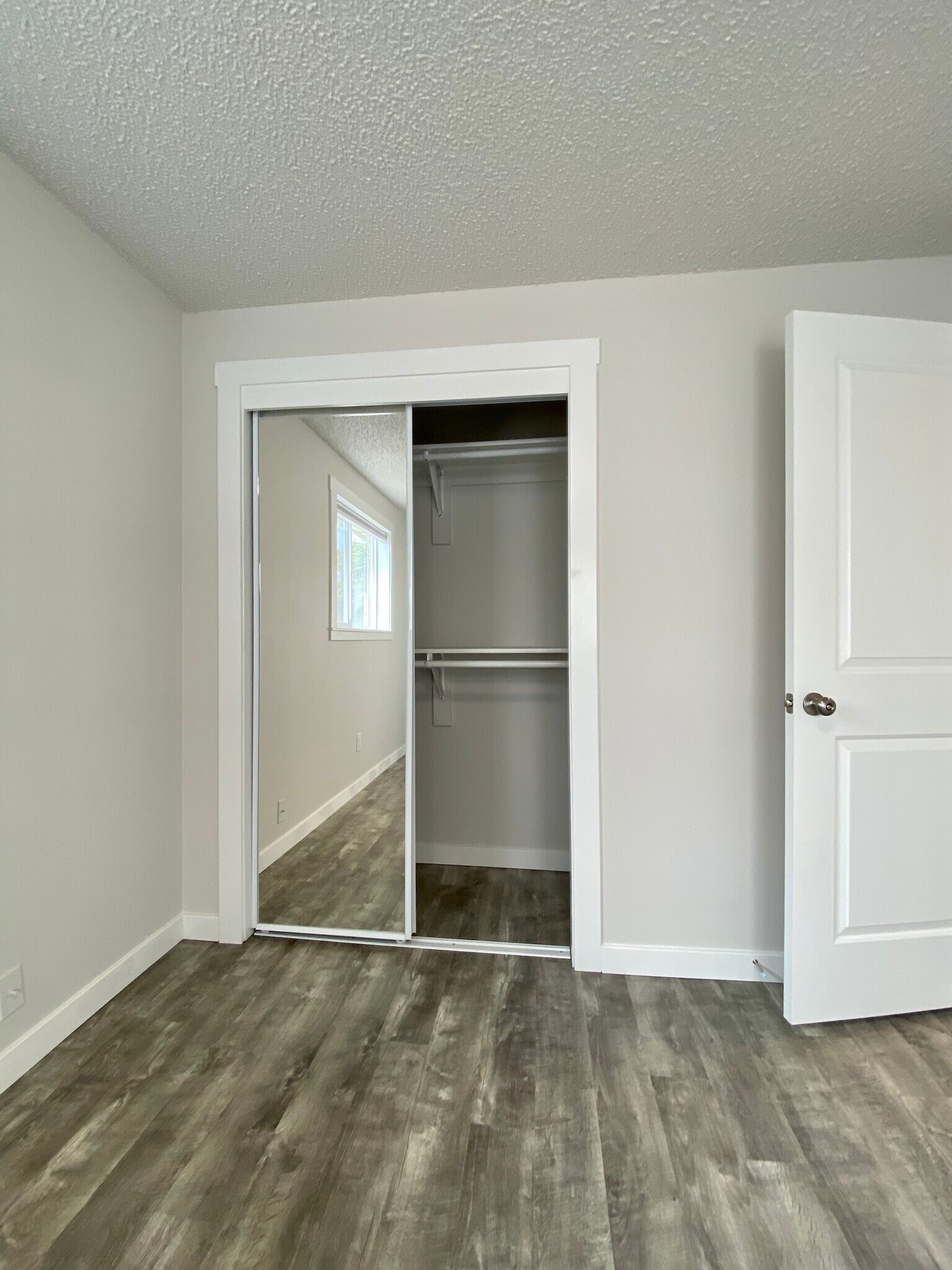 Building Photo - 1033 Juneau St