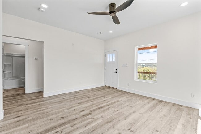 Building Photo - 3900 Lilac Ave