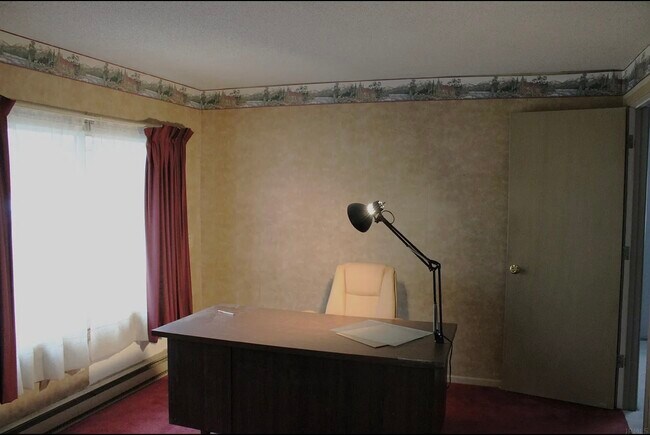 Mother-in-law suite/office - 15601 Bull Rapids Rd