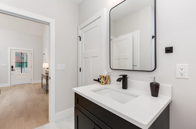 Building Photo - 607 Kenmore Ave