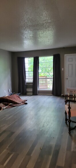 Building Photo - 5055 Ridglea Ln