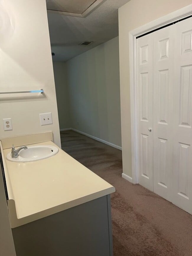 Building Photo - 201 Westbrooke Court #1