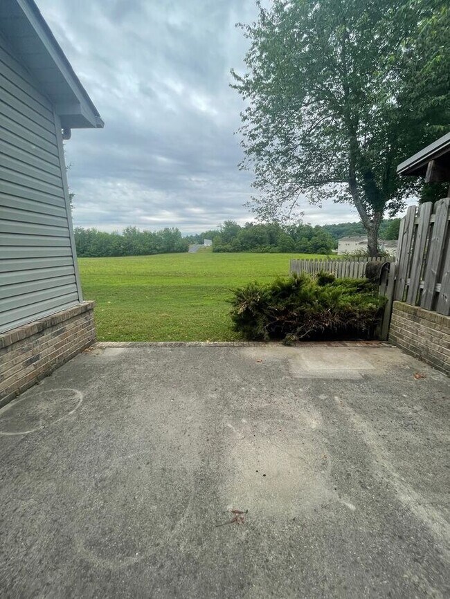 Building Photo - Charming 2 Bed, 2 Bath Home with Garage