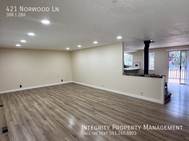 Building Photo - 421 Norwood Ln