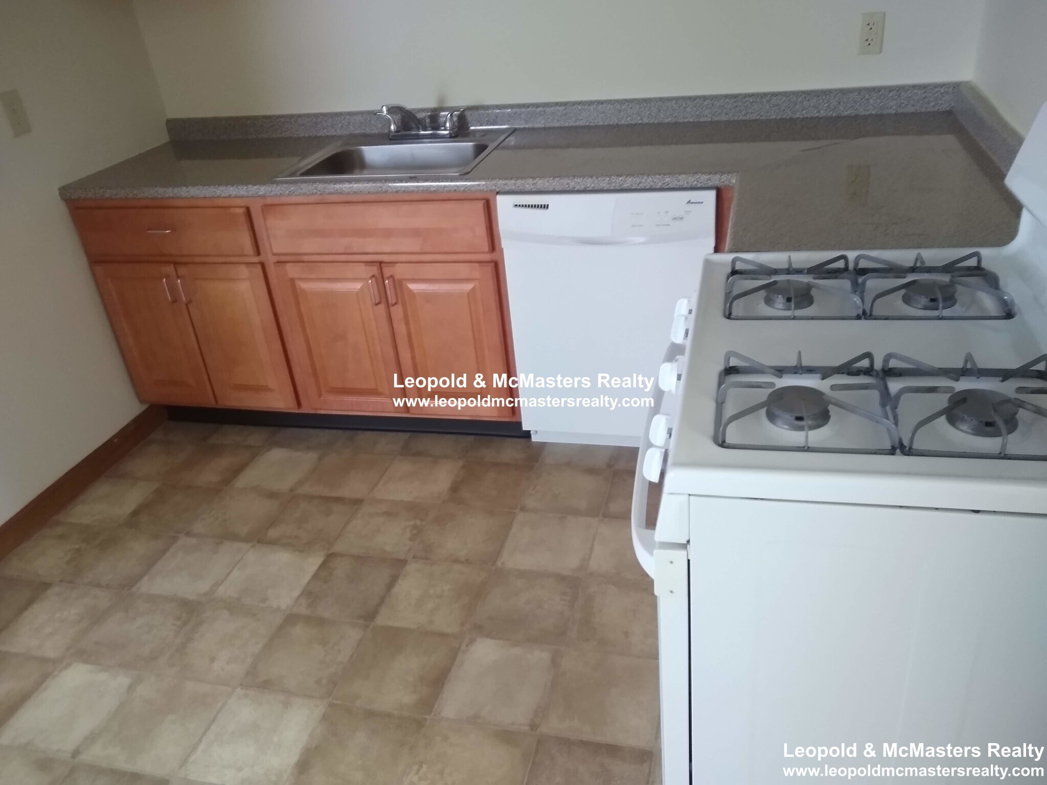 Building Photo - 95 Nichols Ave