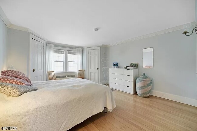 Building Photo - 53 Meadowbrook Rd