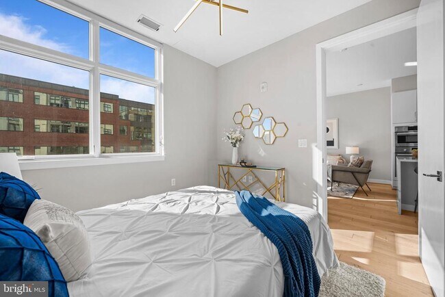 Building Photo - 646 H St NE