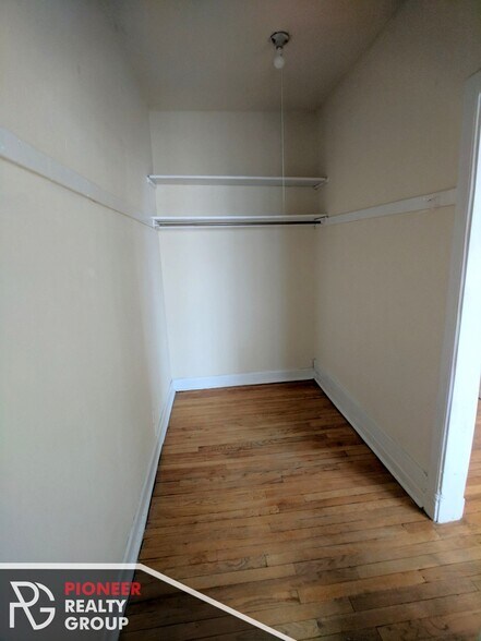 Building Photo - 1044 W George St