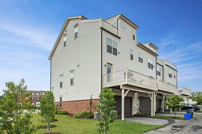 Building Photo - 3 Bed 4.5 Bath - Silver Spring Townhouse i...
