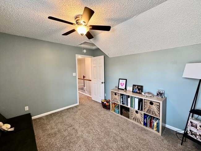 Building Photo - A Fabulous Home w/Water & Golf Course Views Available 05-04-26! Fenced Yard & Dog-Friendly!