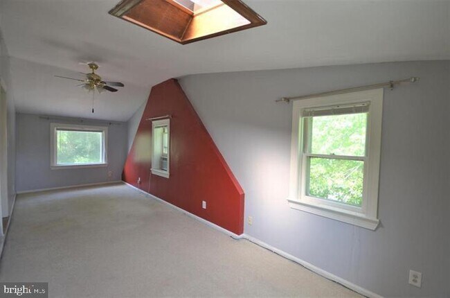 Building Photo - 2400 Arlington Blvd